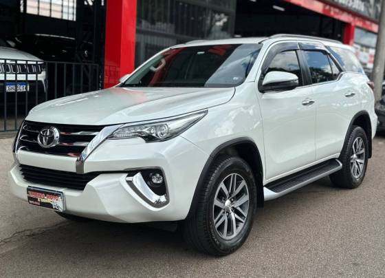 TOYOTA HILUX SW4 2.8 SRX 4X4 7 LUGARES 16V TURBO INTERCOOLER DIESEL 4P AUTOMÁTICO
